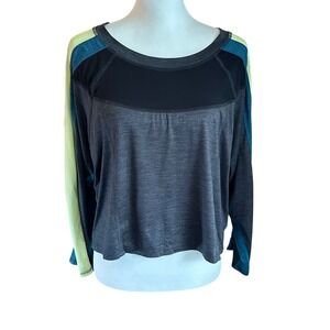 FP Movement Top Size Small  
Gray Colorblock Go for the Goal Long Sleeve Cropped
